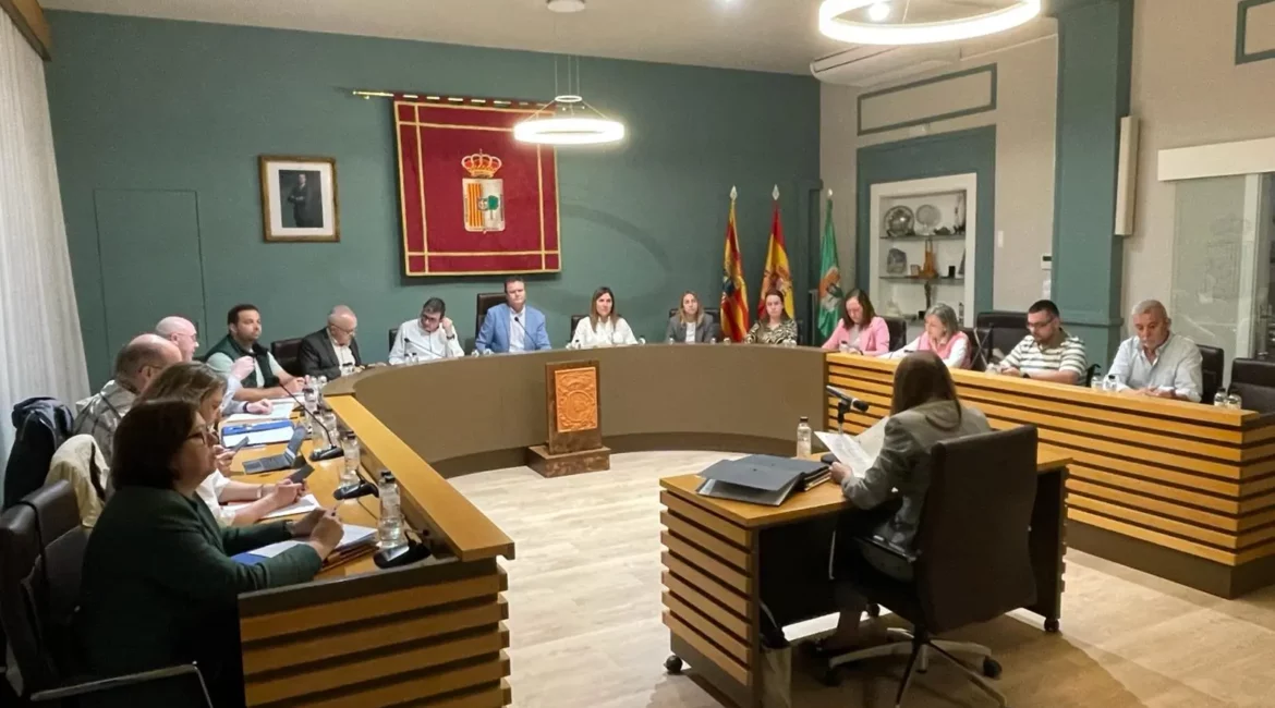 Pleno del Ayuntamiento de Fraga con ordenanzas fiscales, proyectos energéticos y la puesta en marcha del servicio de cine