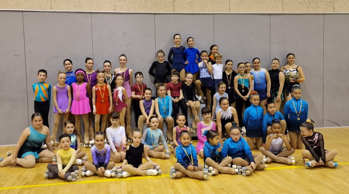 El Club Patinaje Artístico Fraga brilla en el open promoción de Alguaire