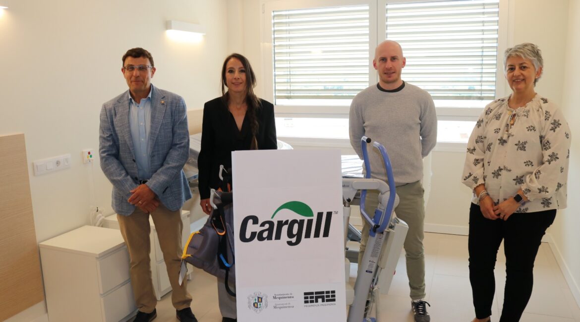 La empresa Cargill dona una grúa de bipedestación para la Residencia de Mequinenza