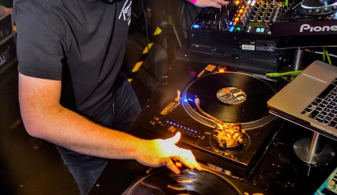 DJ Cava lanza su segundo trabajo: «The Magic of Music», una oda a la electrónica con sello propio