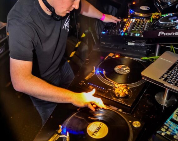 DJ Cava