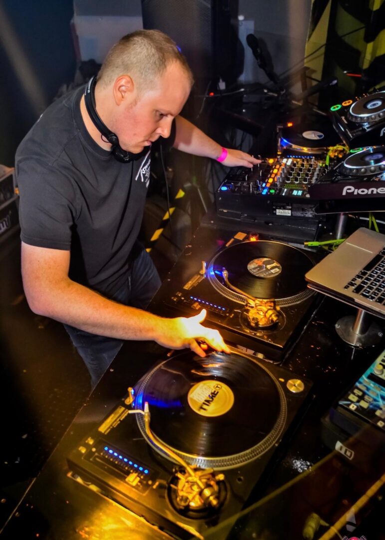 DJ Cava