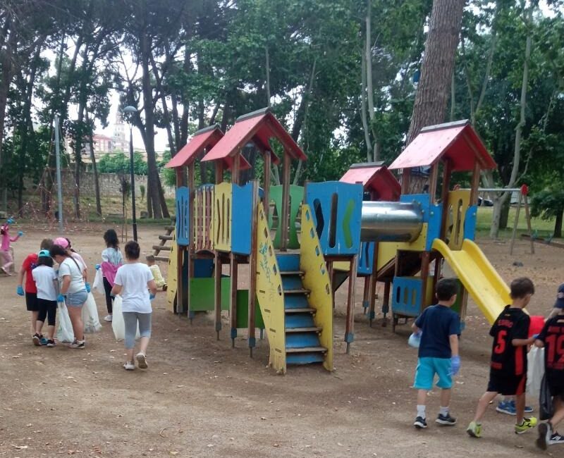 El colegio San José de Calasanz de Fraga impulsa el proyecto Realidad Sostenible de limpieza y conservación