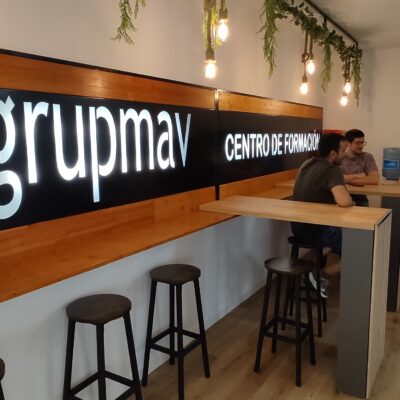 Ya puedes apuntarte a los cursos gratuitos de verano de Grupmav en Fraga: electricidad y peluquería