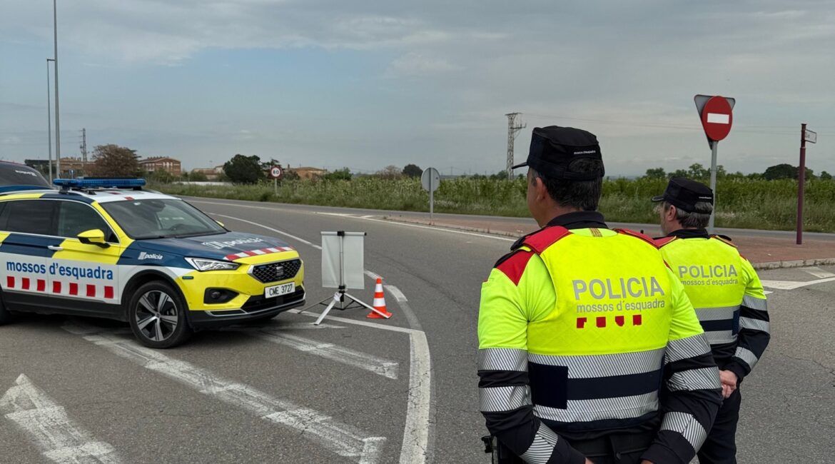 Dos fallecidos y seis heridos en un choque frontal en la A-2 a la altura de Soses (Lérida)