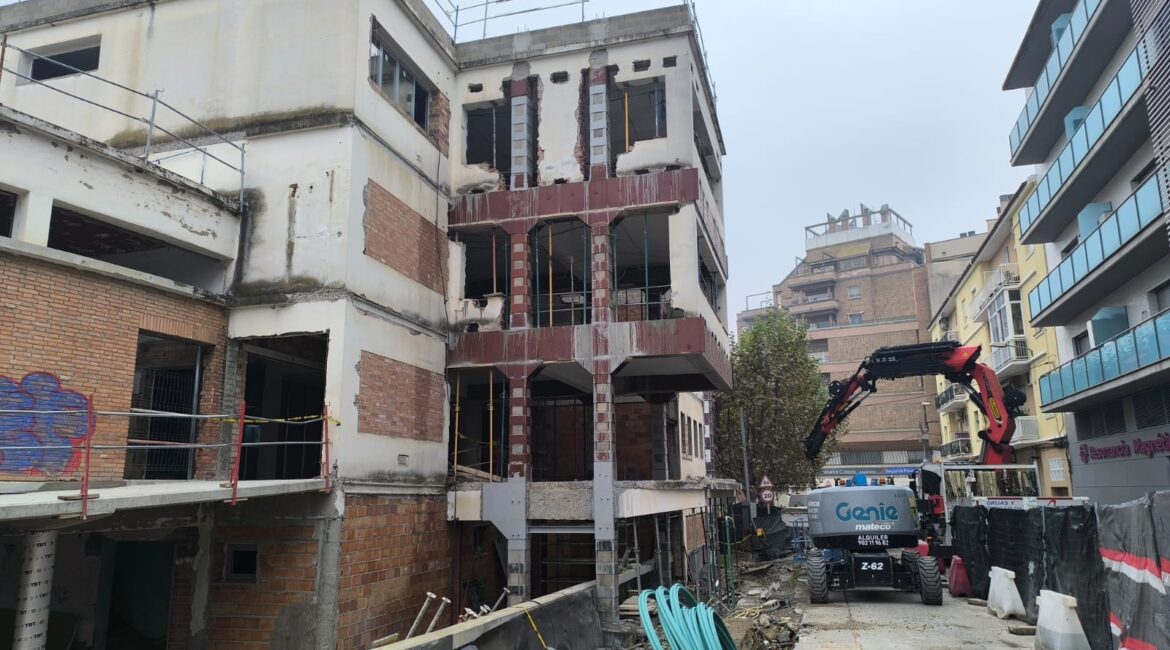 Comienzan los trabajos para habilitar el acceso principal al antiguo colegio San José de Calasanz en Fraga