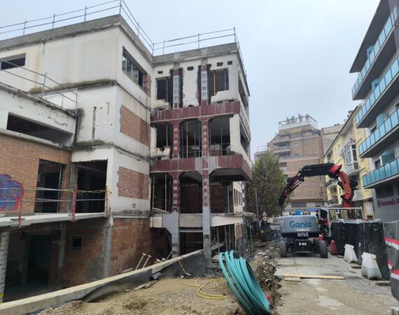 Comienzan los trabajos para habilitar el acceso principal al antiguo colegio San José de Calasanz en Fraga
