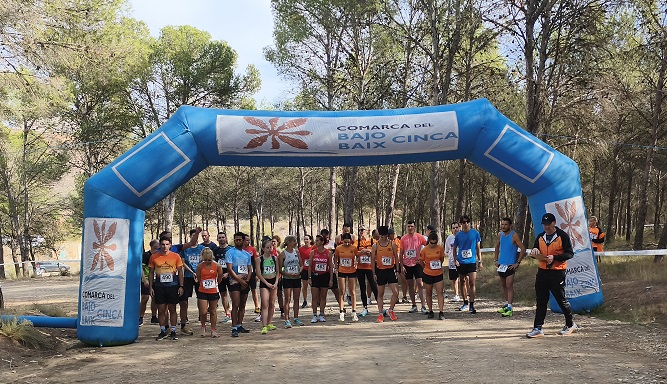 El Cross del Bajo Cinca en Ballobar inaugura la temporada de campo a través escolar con récord de participación