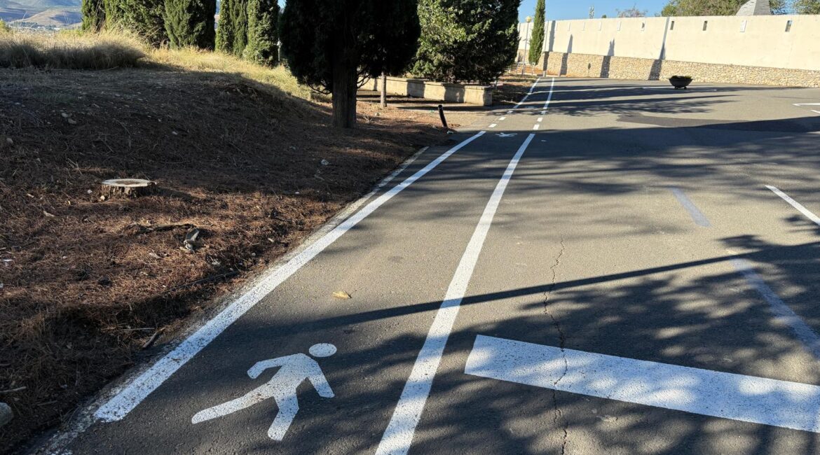 Mejoras en la señalización del entorno del cementerio de Fraga y BUS gratuito por Todos los Santos