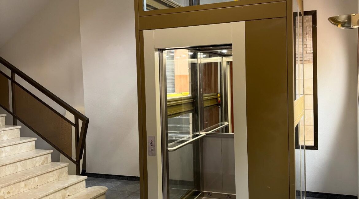 Torrente de Cinca finaliza las obras de instalación de un ascensor en el ayuntamiento