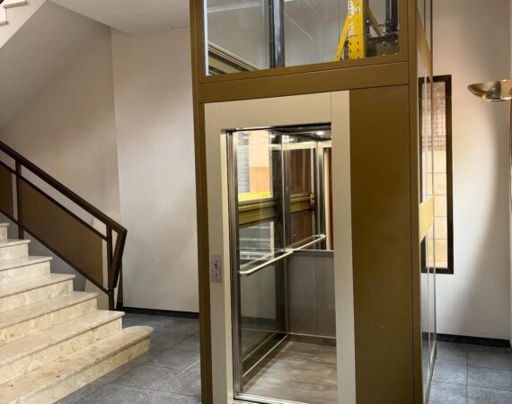 Torrente de Cinca finaliza las obras de instalación de un ascensor en el ayuntamiento