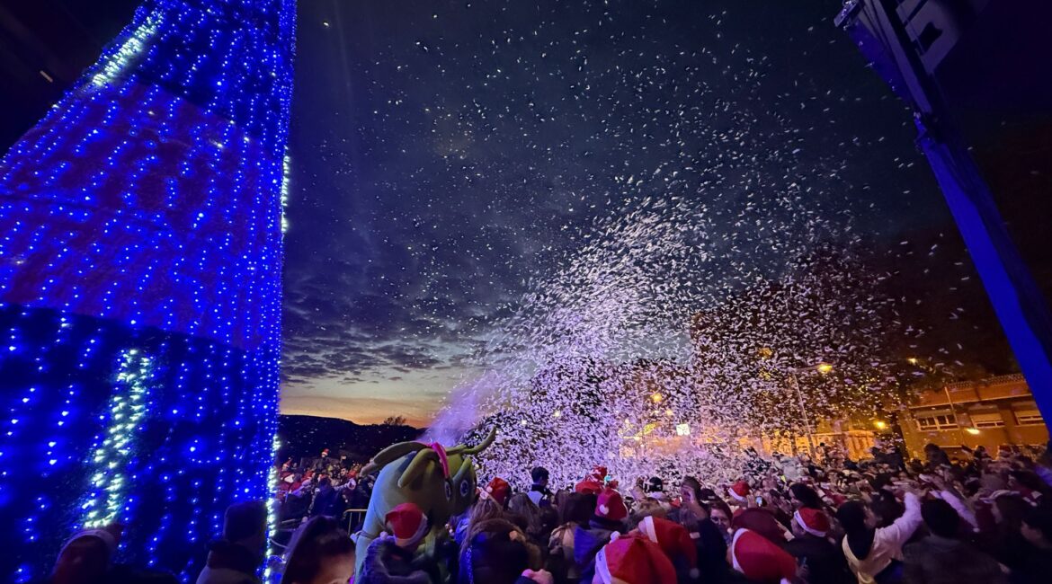 El encendido del alumbrado navideño marcael inicio de la campaña ‘Regala Fraga, Regala Ciudad’