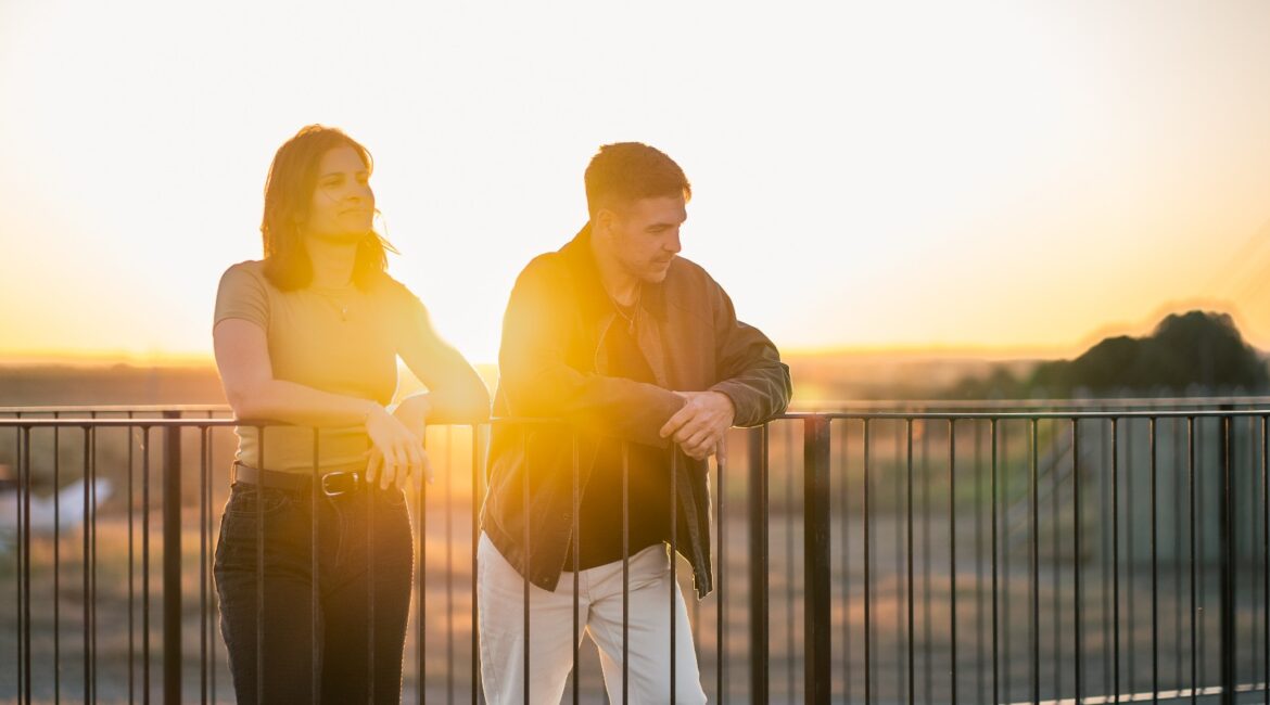 El «Rayo» de SOLVIBRA impacta con calidez musical, navegando entre la melancolía y la aceptación