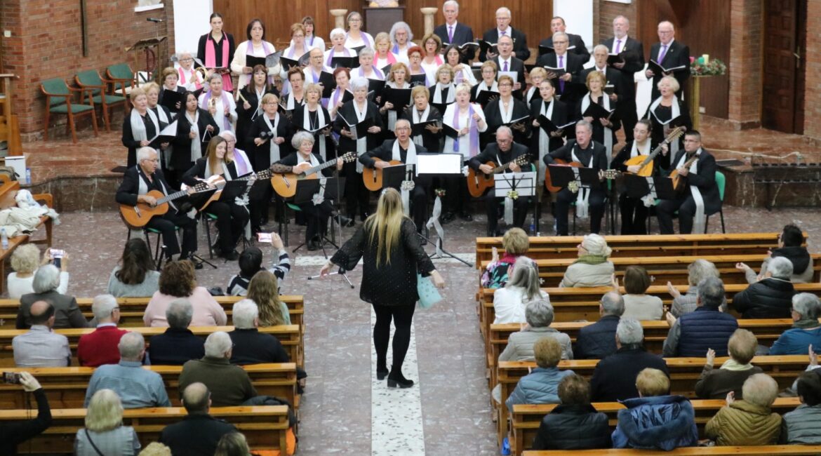 Navidad compartida entre el Coro de Mequinenza y la Coral Sant Bartomeu de Alpicat en la Iglesia de Nuestra Señora de la Asunción