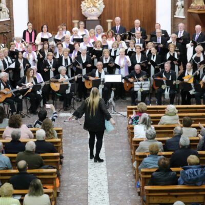 Navidad compartida entre el Coro de Mequinenza y la Coral Sant Bartomeu de Alpicat en la Iglesia de Nuestra Señora de la Asunción