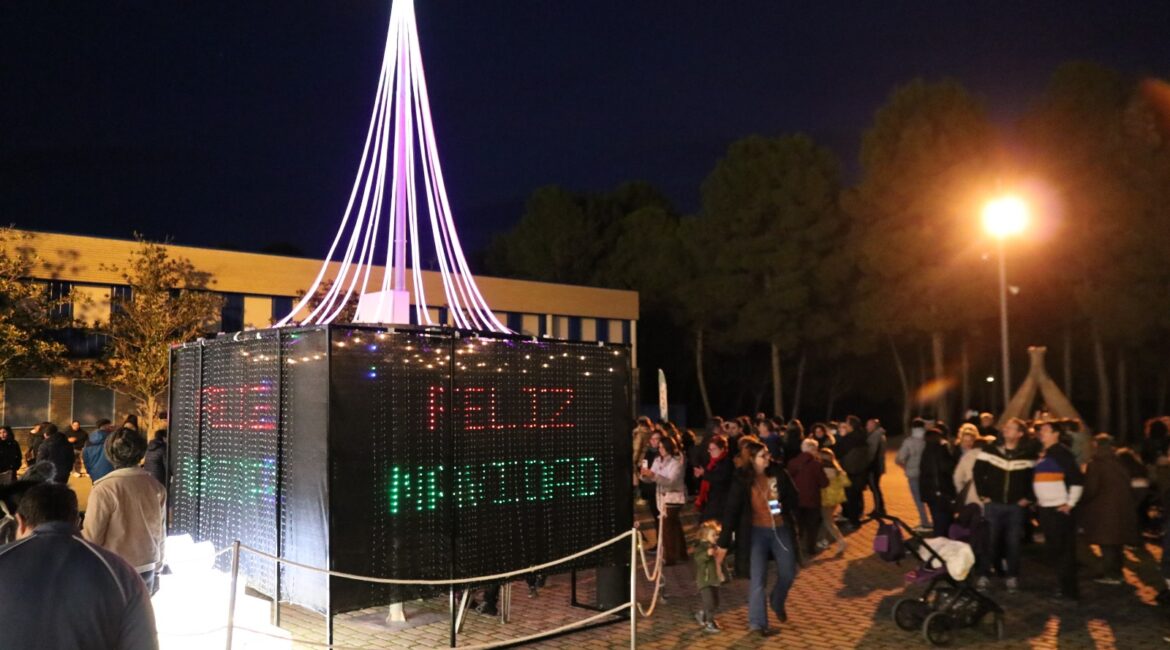 Los alumnos del Centro de FP Santa Agatoclia iluminan la Navidad en Mequinenza
