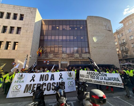 Multitudinaria tractorada colapsa Zaragoza en protesta por la situación del campo aragonés