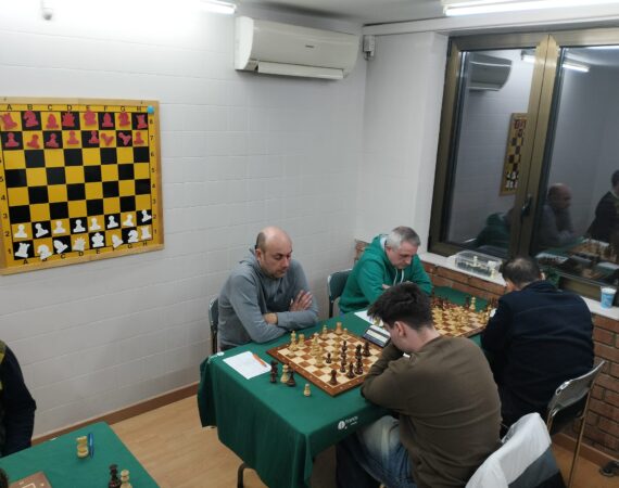 Fraga arranca el Campeonato de Aragón de ajedrez con victorias clave y un valioso liderato