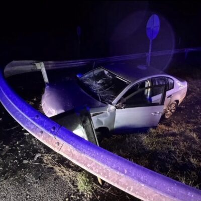 Equipo de Siniestros Viales de la Guardia Civil con base en Fraga investiga un accidente en Almudévar