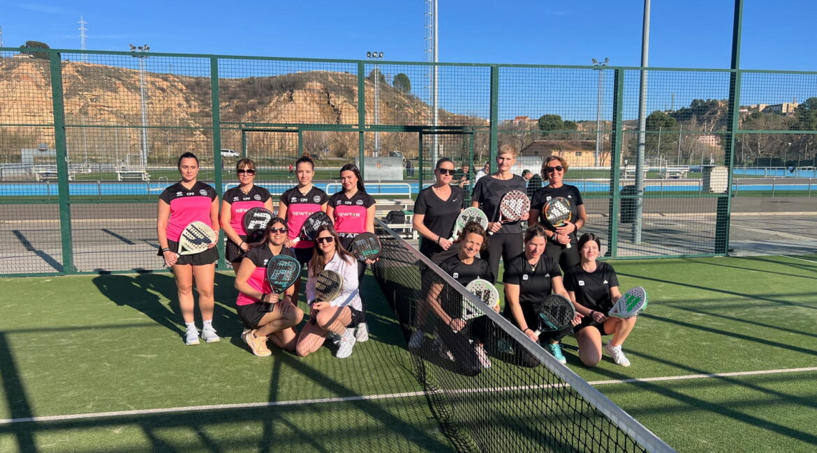 El equipo femenino del Club Pádel Fraga firma su primera victoria tras imponerse al invicto AX Padel Barbastro