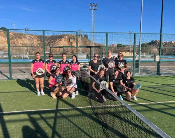 El equipo femenino del Club Pádel Fraga firma su primera victoria tras imponerse al invicto AX Padel Barbastro