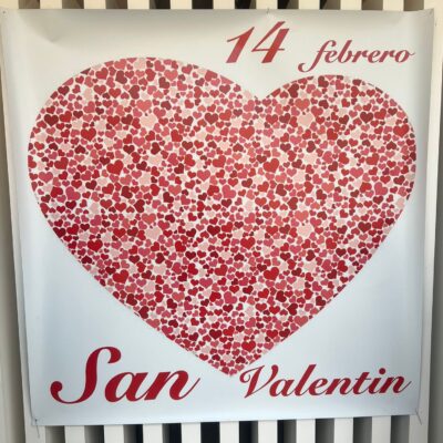 En San Valentín, ellos no quieren flores: prefieren moda y complementos