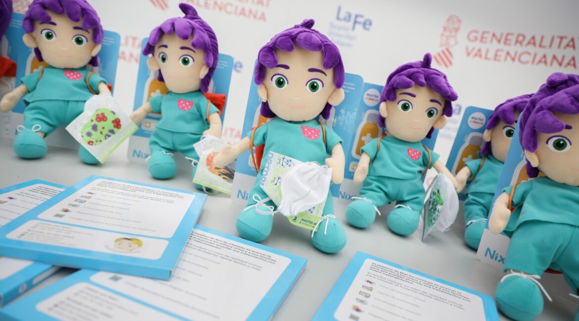 Nixi, el peluche terapéutico que ayuda a los niños a entender el tratamiento del cáncer