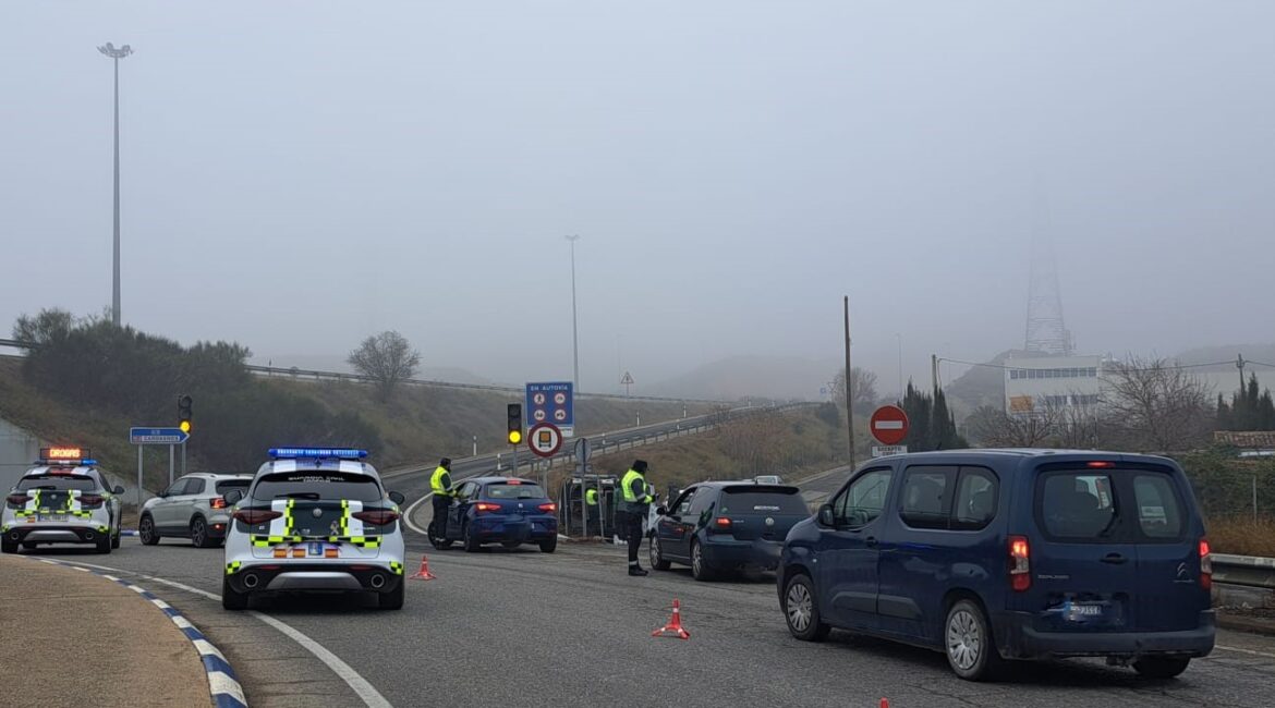 Conduce un coche de alquiler sin carnet y es detenido en la AP-2 a la altura de Fraga