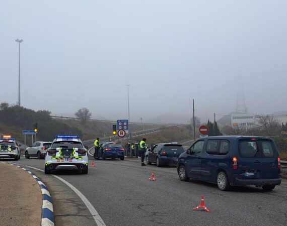 Conduce un coche de alquiler sin carnet y es detenido en la AP-2 a la altura de Fraga