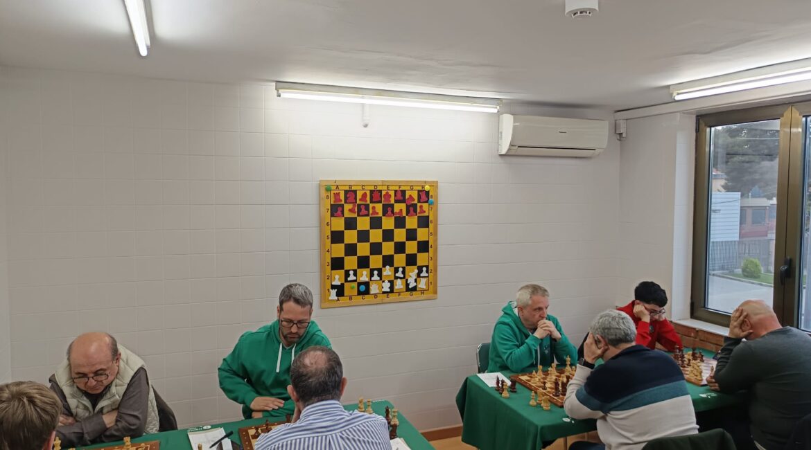 El Club Ajedrez Fraga cede ante Enroque Barbastro y Binéfar