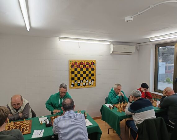 El Club Ajedrez Fraga cede ante Enroque Barbastro y Binéfar