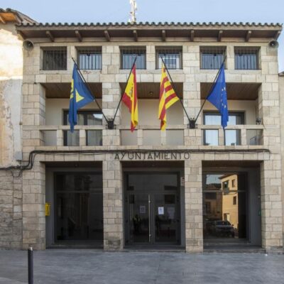 El subdelegado del Gobierno en Huesca preside en Velilla de Cinca una reunión para preparar la campaña de la fruta