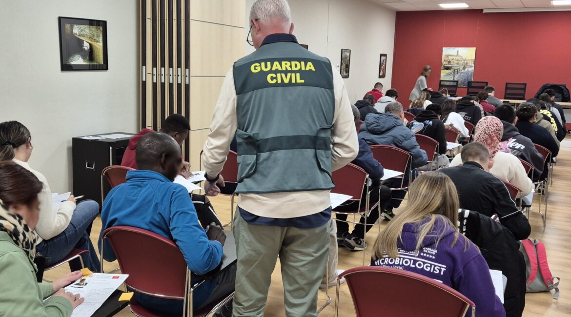 Investigan en Fraga a dos hombres por una presunta suplantación en el examen teórico de conducir