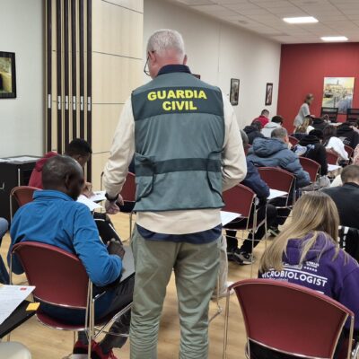 Investigan en Fraga a dos hombres por una presunta suplantación en el examen teórico de conducir