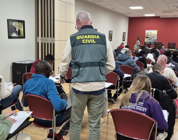 Investigan en Fraga a dos hombres por una presunta suplantación en el examen teórico de conducir