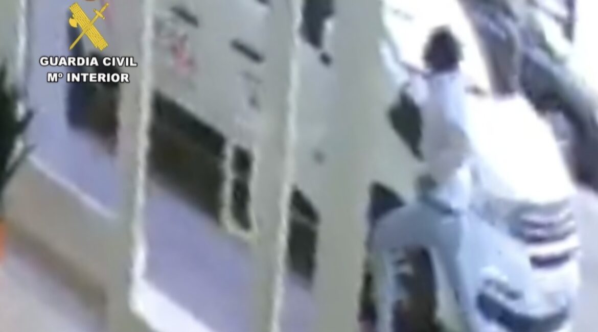 Detenido en Fraga por dos robos de tirón con violencia y hurto en salón de juego