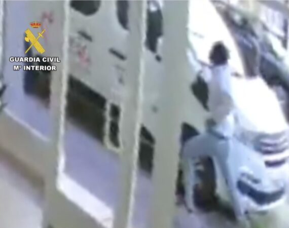 Detenido en Fraga por dos robos de tirón con violencia y hurto en salón de juego