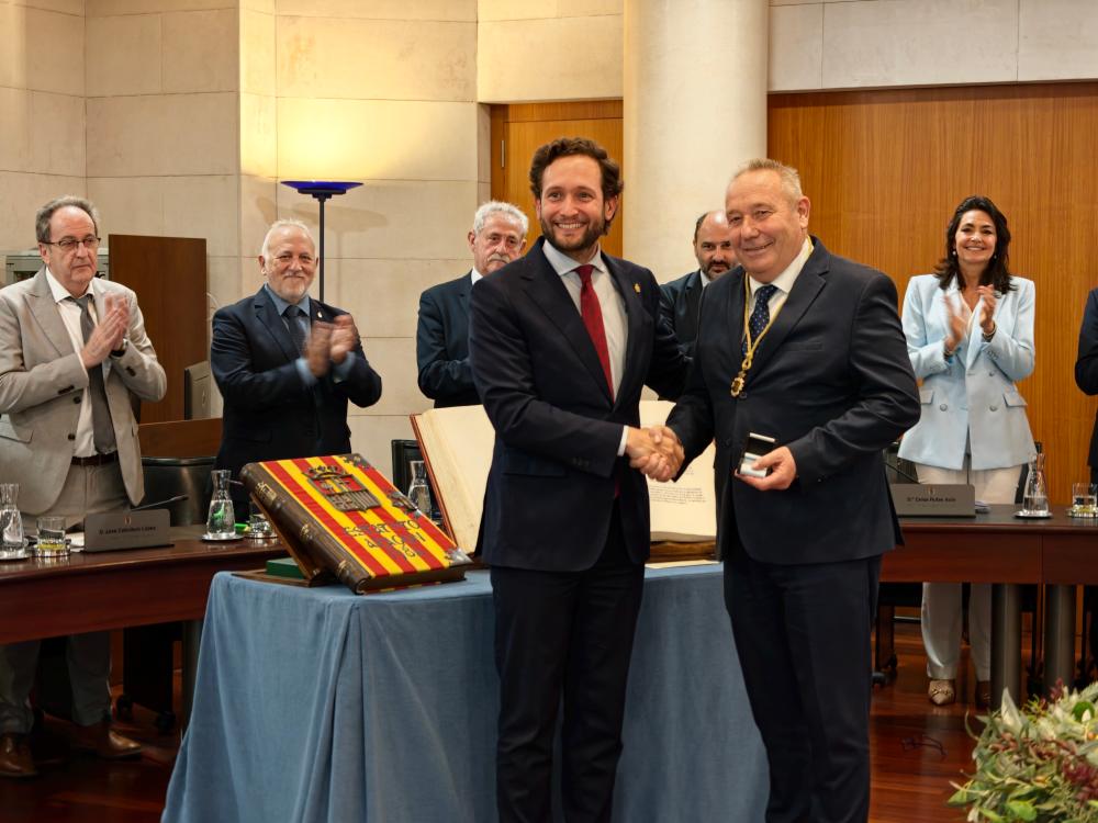 Isaac Claver junto a Javier Ferrer tras su toma de posesión
