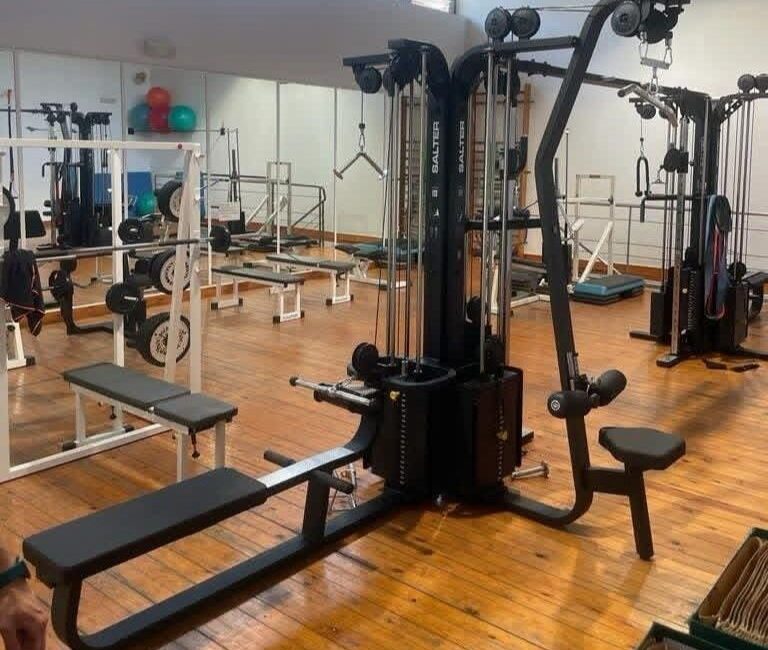El Ayuntamiento de Fraga realiza una de las mejoras históricas más demandadas por los usuarios del gimnasio municipal