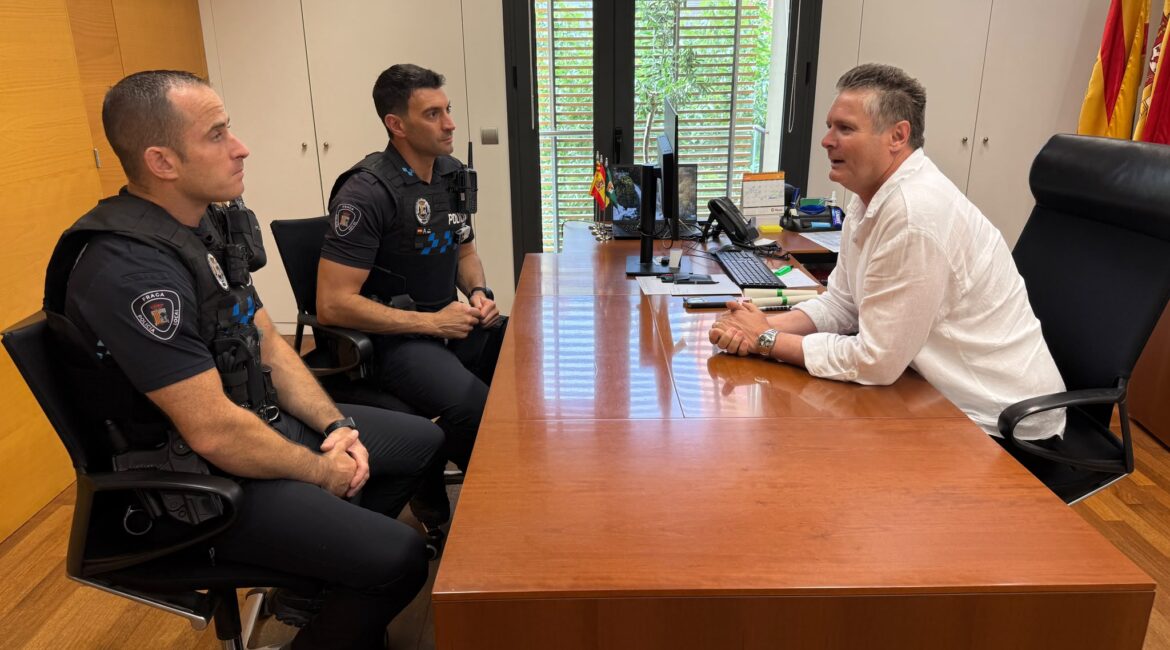 Reconocimiento a los dos policías locales que salvaron la vida de un vecino de Fraga