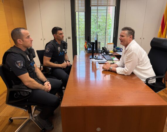 Reconocimiento a los dos policías locales que salvaron la vida de un vecino de Fraga