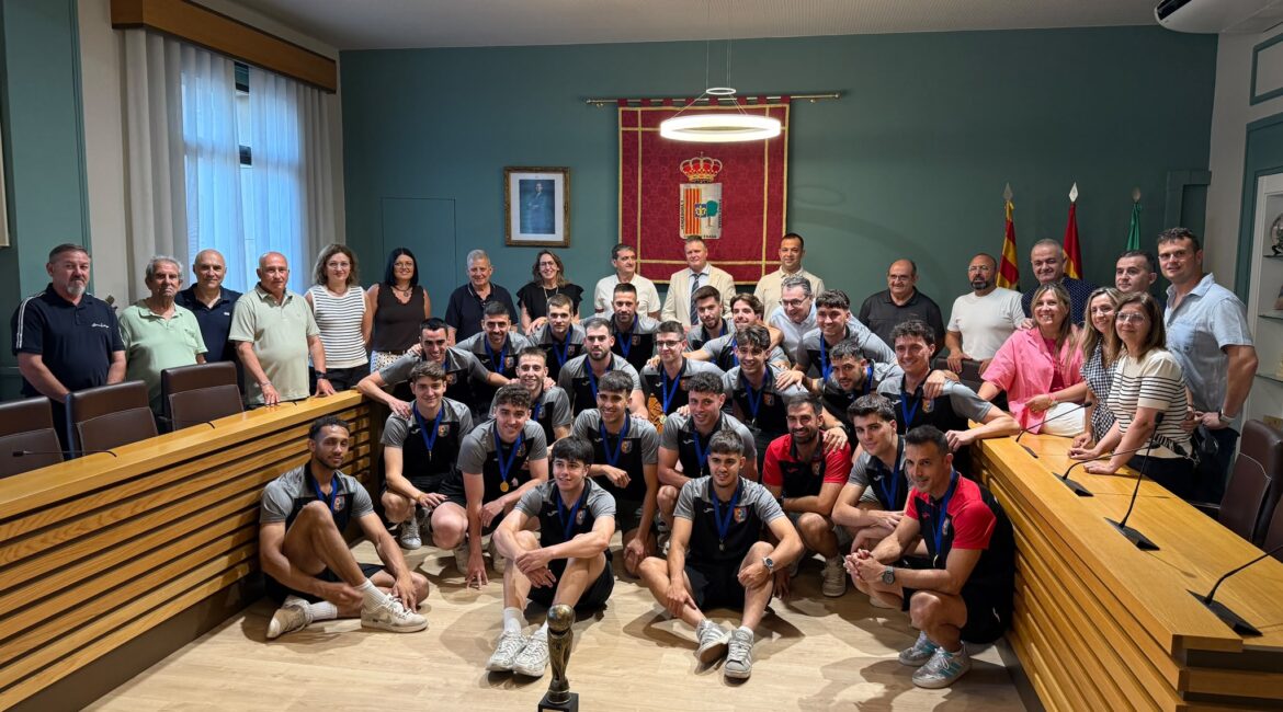 El Ayuntamiento de Fraga realiza una recepción oficial a la UD Fraga tras su ascenso a 3ª RFEF