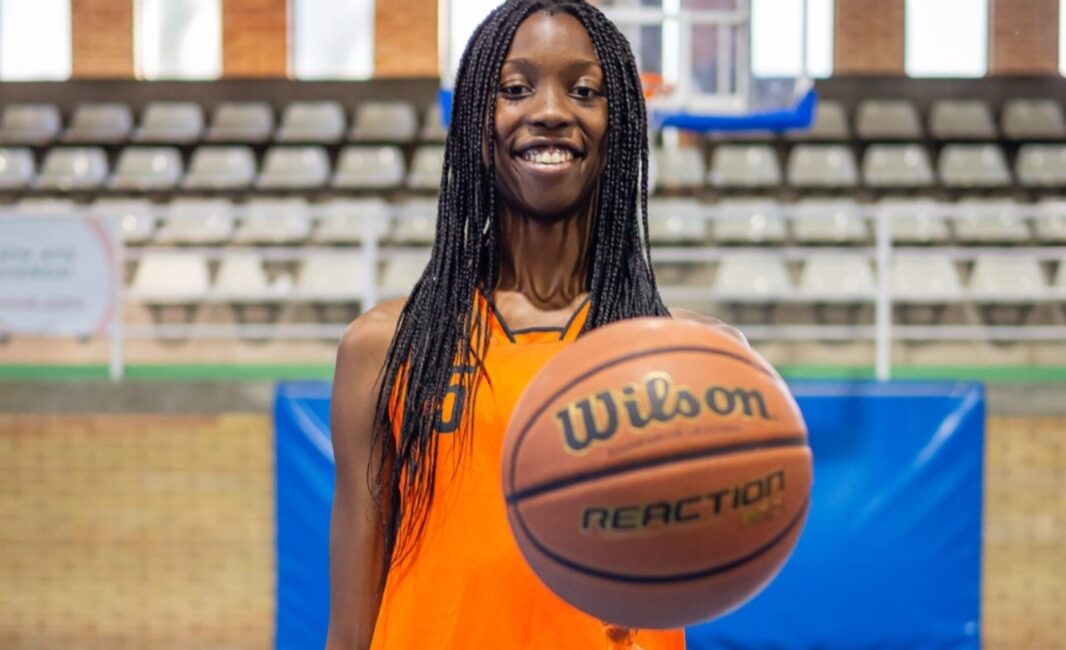 Carla Fogang hace historia: del Club Basket Peña Fragatina a la Selección Española