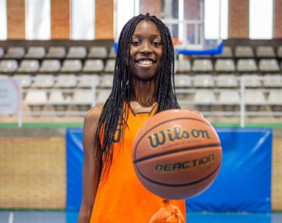 Carla Fogang hace historia: del Club Basket Peña Fragatina a la Selección Española