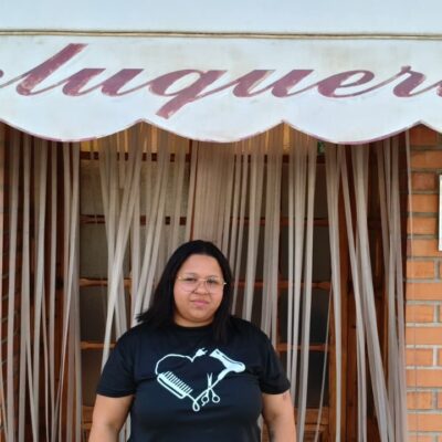 Peluquería By Noe en Mequinenza: manteniendo servicios esenciales a través del relevo generacional