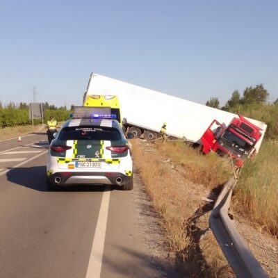 Guardia Civil detiene a un camionero que multiplicaba por siete la tasa de alcohol tras sufrir un siniestro vial en el término de Zaidín