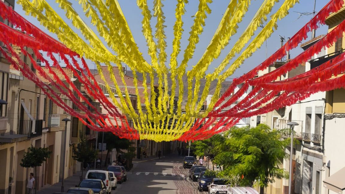 La bandera de España más grande del Bajo/Baix Cinca decorará las calles de Zaidín durante las fiestas de La Asunción