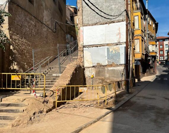 Reabierto el tráfico en calle San Quintín de Fraga tras finalizar el derribo de Parroquia nº 23