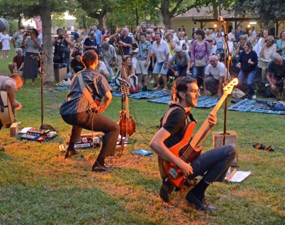El Nido enamora al público del SoNna Huesca con su actuación en la Finca Valonga de Belver de Cinca