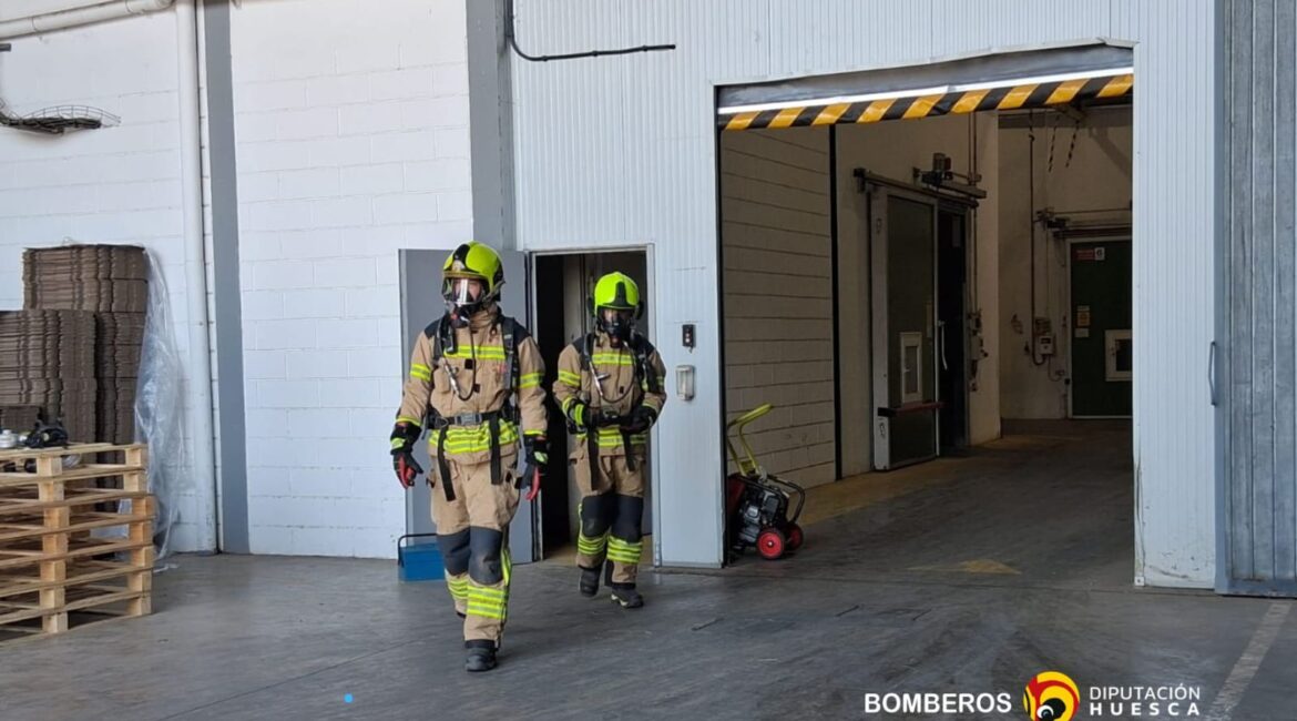 Los bomberos de la DPH intervienen en Osso de Cinca por una posible fuga de amoniaco
